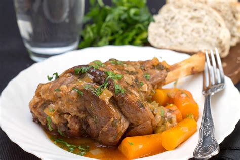  Wuding-Lammfleisch mit einer pikanten Feuerwurstisoße und zartem, schmelzendem Geschmack!