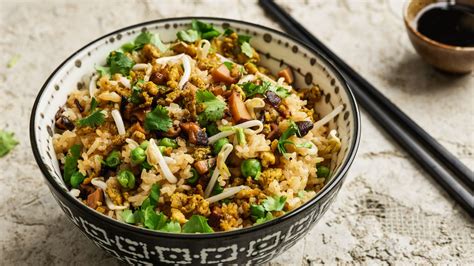  Gebratener Tofu mit Pilzen: Eine Symphonie der knusprigen Texturen und cremigen Aromen!