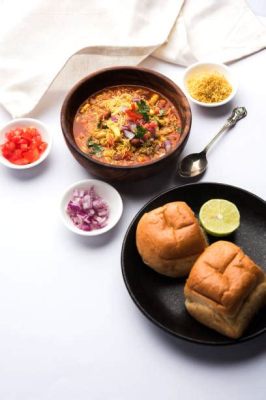  Misal Pav: Ein würziges und cremiges vegetarisches Gericht aus Aurangabad!