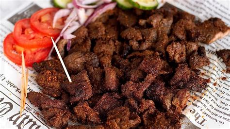  Suya: Ein würziges Abenteuer für die Geschmacksknospen!